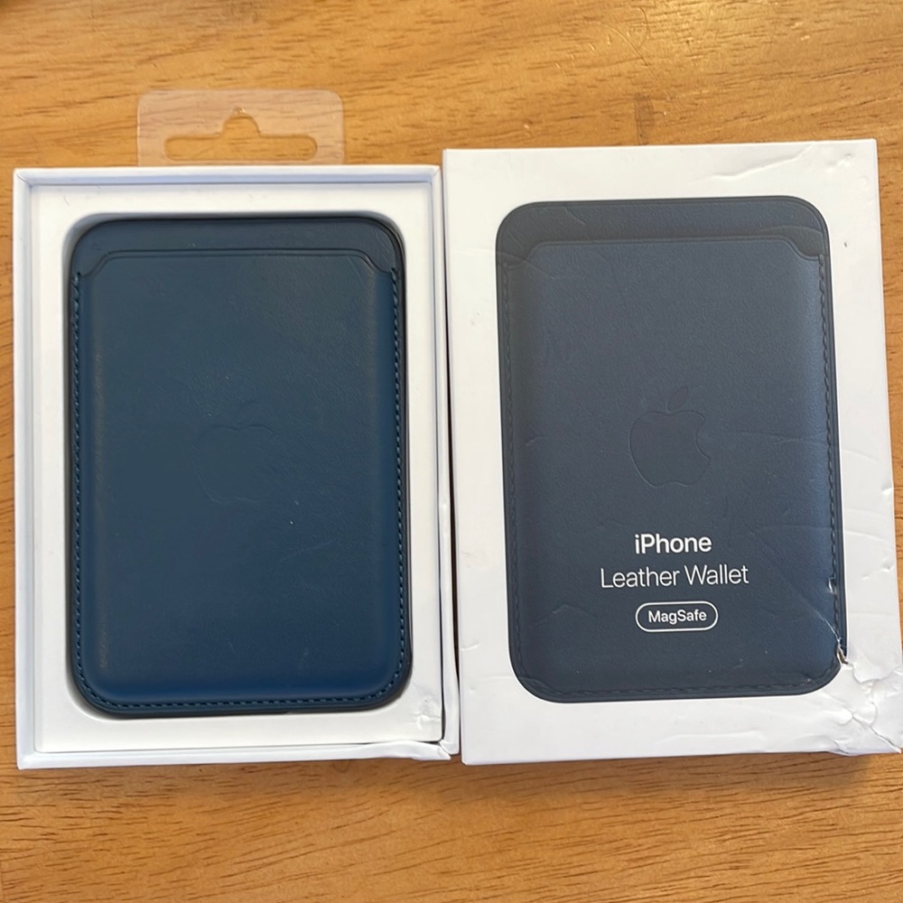 iPhone Leather Magnet Wallet